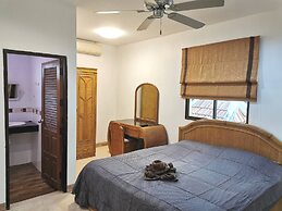 Baan Kanittha - 5 Bedrooms Pool Villa