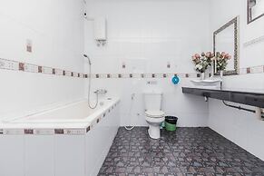 Baan Kanittha - 5 Bedrooms Pool Villa