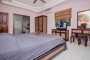 Baan Kanittha - 5 Bedrooms Pool Villa