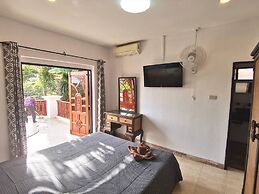 Baan Kanittha - 5 Bedrooms Pool Villa