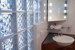 Highlander Hotel & Apartments