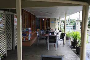 Huon Gulf Hotel & Apartments