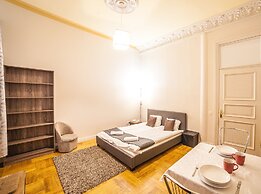 Mosaic Center Apartments