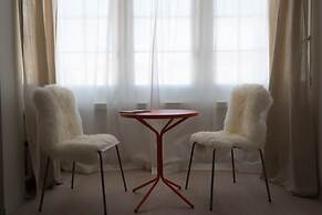 Paradeplatz Apartment by Airhome