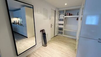 Paradeplatz Apartment by Airhome