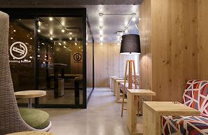 Booth Net Cafe & Capsule