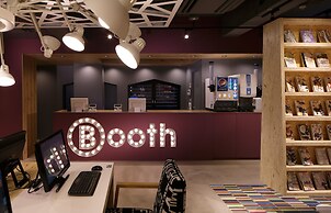 Booth Net Cafe & Capsule