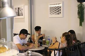 Good One Poshtel & Café Bar