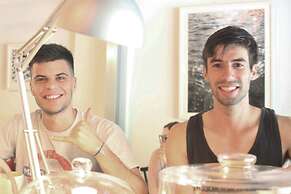 Good One Poshtel & Café Bar