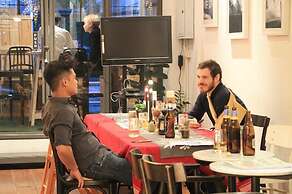 Good One Poshtel & Café Bar