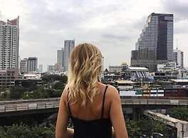 Good One Poshtel & Café Bar