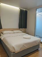 Good One Poshtel & Café Bar