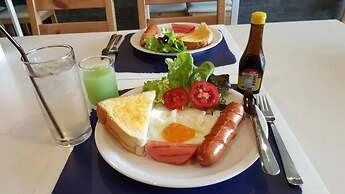 Eat - Ting Cafe and Hostel