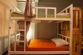 Eat - Ting Cafe and Hostel