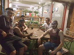 Eat - Ting Cafe and Hostel