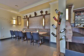 M13 Hotel