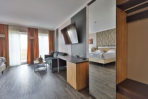 M13 Hotel