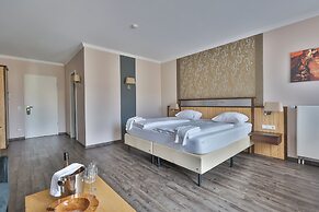 M13 Hotel