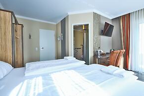 M13 Hotel
