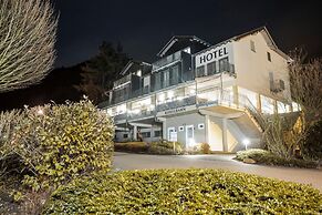 M13 Hotel