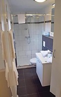 M13 Hotel