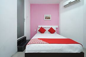OYO 162 FB Hotel