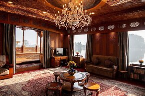 Mascot Houseboats