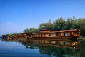 Mascot Houseboats