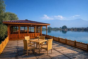 Mascot Houseboats