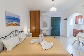 Iphimedeia Apartments & Suites