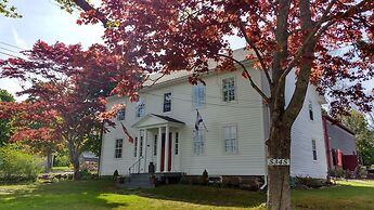 Grand Oak Manor Bed & Breakfast