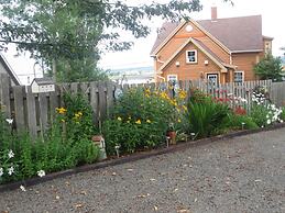 Grand Oak Manor Bed & Breakfast