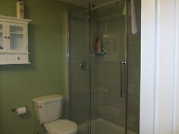 Grand Oak Manor Bed & Breakfast