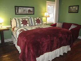 Grand Oak Manor Bed & Breakfast