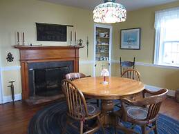 Grand Oak Manor Bed & Breakfast