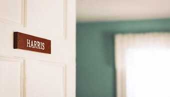 Grand Oak Manor Bed & Breakfast