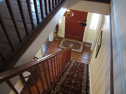 Grand Oak Manor Bed & Breakfast