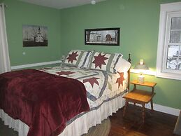 Grand Oak Manor Bed & Breakfast