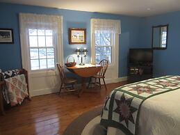Grand Oak Manor Bed & Breakfast