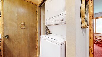 Snowcreek II #253 1 Bedroom Condo by RedAwning