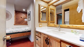 Snowcreek II #253 1 Bedroom Condo by RedAwning