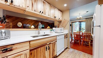 Snowcreek II #253 1 Bedroom Condo by RedAwning