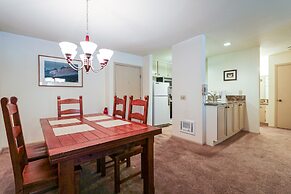 Summit 211 Spacious and Clean, Private Balcony, On Free Shuttle Route 