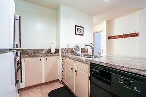 Summit 211 Spacious and Clean, Private Balcony, On Free Shuttle Route 