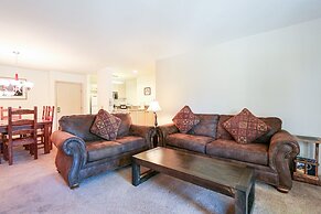 Summit 211 Spacious and Clean, Private Balcony, On Free Shuttle Route 