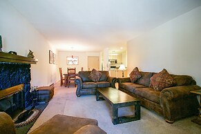 Summit 211 Spacious and Clean, Private Balcony, On Free Shuttle Route 