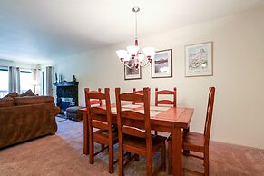 Summit 211 Spacious and Clean, Private Balcony, On Free Shuttle Route 