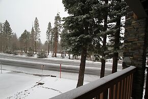 Summit 211 Spacious and Clean, Private Balcony, On Free Shuttle Route 