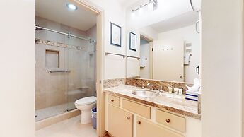 Summit 211 Spacious and Clean, Private Balcony, On Free Shuttle Route 