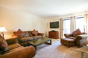 Summit 211 Spacious and Clean, Private Balcony, On Free Shuttle Route 